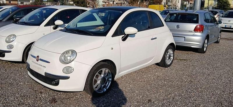 Bianco Usata 2010 Fiat 500 Lounge Due volumi | 5900 € (Buon prezzo) - Immagine 1/4