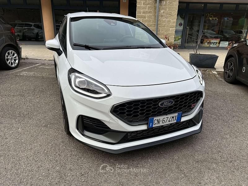 Usata Ford Fiesta ST 200 CV (147 kW) 2023 Bianco Utilitaria