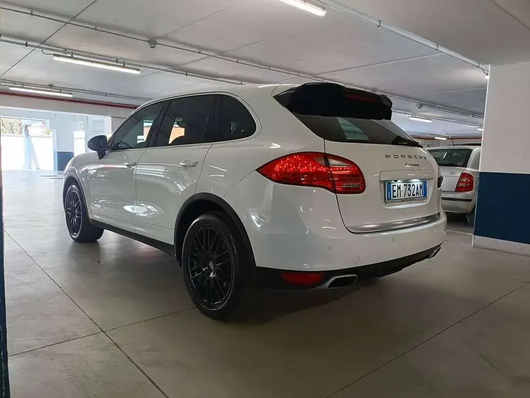 Usata Porsche Cayenne 245 CV (180 kW) 2012 Bianco SUV