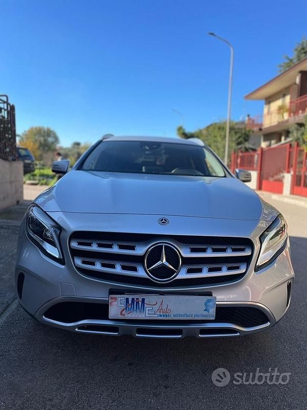 Usata Mercedes GLA200 Premium 136 CV (100 kW) 2019 Grigio SUV