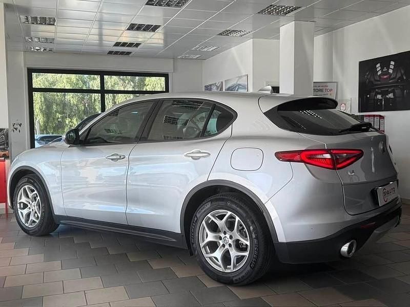 Usata Alfa Romeo Stelvio Business 190 CV (139 kW) 2021 Argento SUV