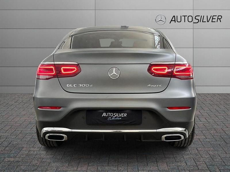 Usata Mercedes GLC300 Premium 245 CV (180 kW) 2023 Grigio selenite magno / metallizzato Coupé