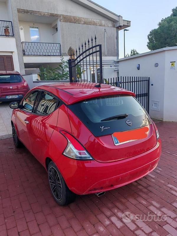 Usata Lancia Ypsilon S 69 CV (50 kW) 2021 Rosso Utilitaria