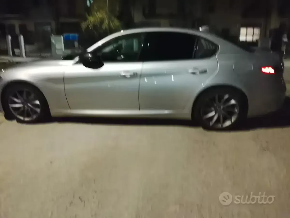 Usata Alfa Romeo Giulia 180 CV (132 kW) 2017 Grigio Berlina