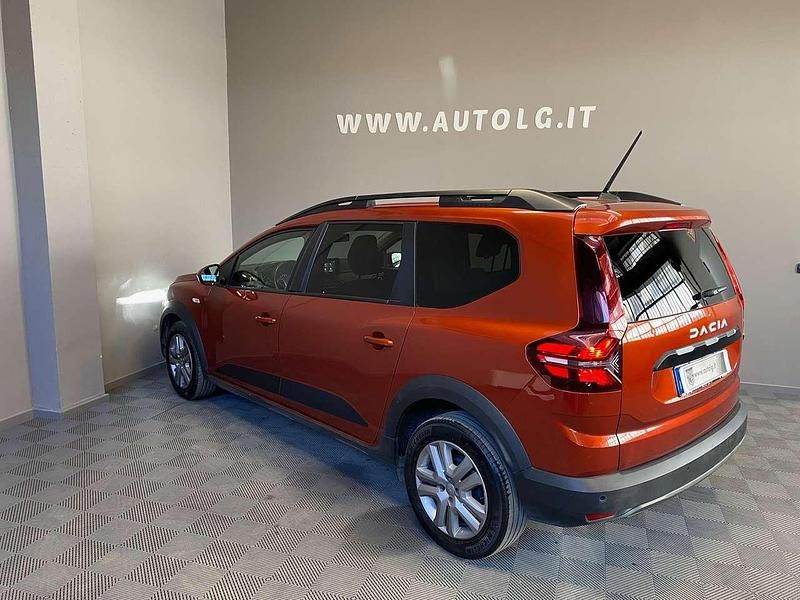 Usata Dacia Jogger Expression 101 CV (74 kW) 2023 Bronzo Monovolume