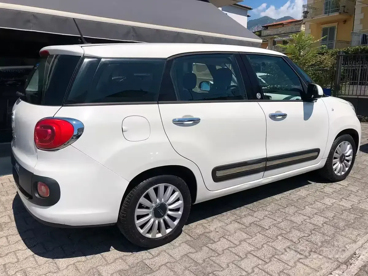 Usata Fiat 500L Living 95 CV (69 kW) 2016 Bianco Monovolume