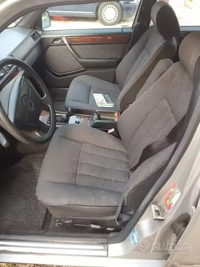 Usata Mercedes 200 105 CV (77 kW) 1994 Grigio Station wagon