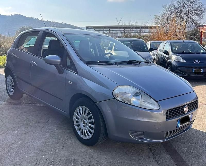 Usata Fiat Grande Punto Dynamic 90 CV (66 kW) 2009 Grigio Utilitaria