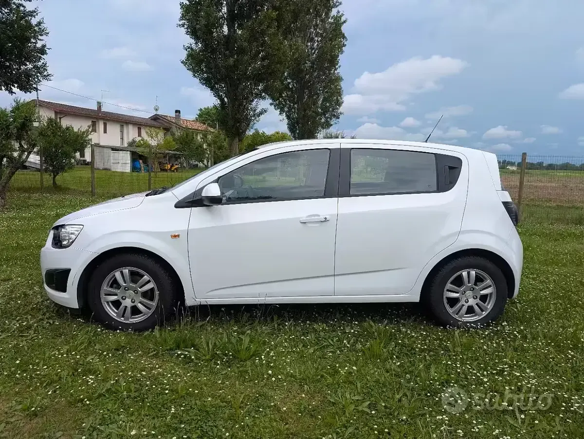 Usata Chevrolet Aveo LS 86 CV (63 kW) 2013 Bianco Berlina