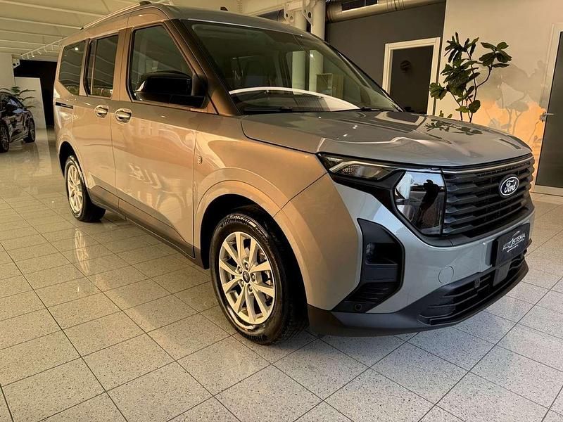 Usata Ford Tourneo Courier Titanium 125 CV (91 kW) 2025 Solar silver Monovolume