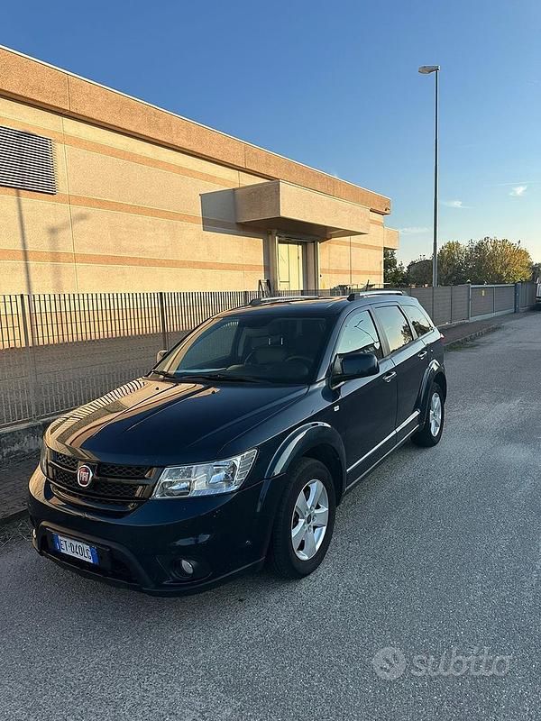 Usata Fiat Freemont Black Code 170 CV (125 kW) 2013 Blu/azzurro SUV