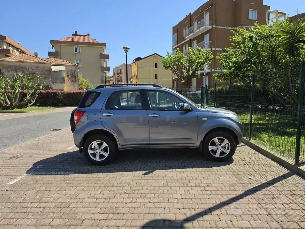 Usata Daihatsu Terios 105 CV (77 kW) 2007 Blu SUV