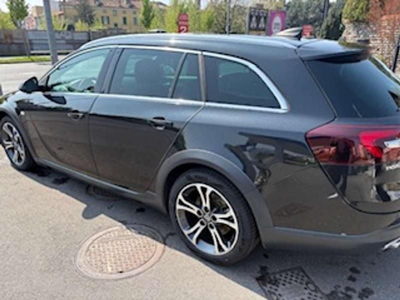 Usata Opel Insignia Country Tourer 170 CV (125 kW) 2016 Nero Station wagon