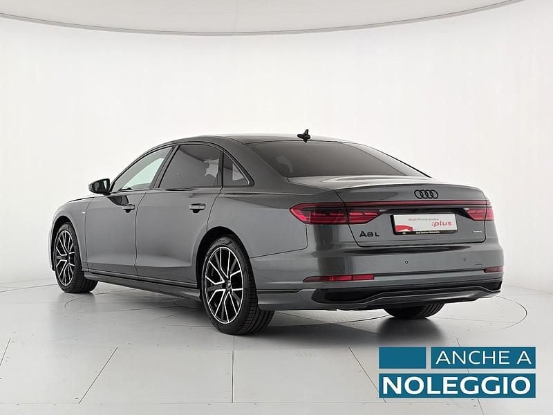 Usata Audi A8L Ambiente 286 CV (210 kW) 2024 Grigio daytona perlato Berlina