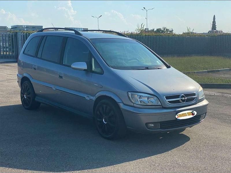 Usata Opel Zafira Comfort 97 CV (71 kW) 2004 Blu/azzurro Monovolume