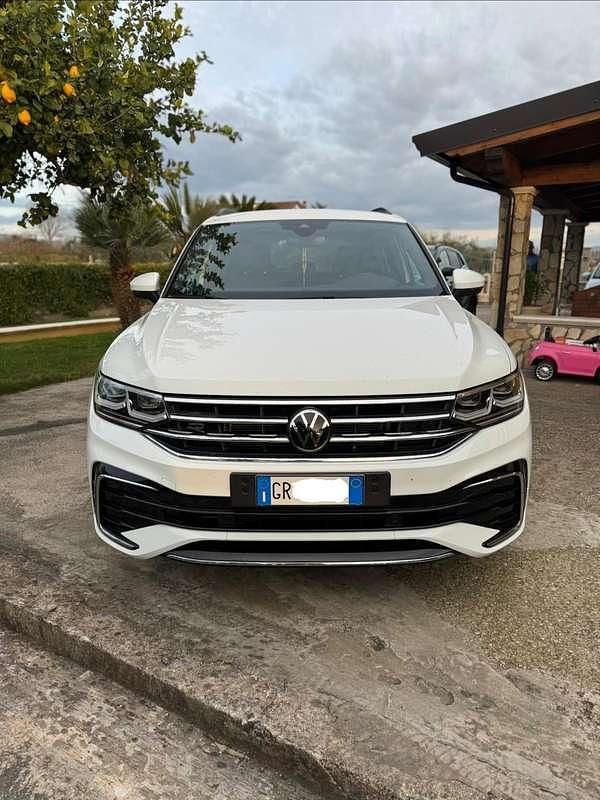 Usata VW Tiguan R-line 150 CV (110 kW) 2023 Bianco SUV