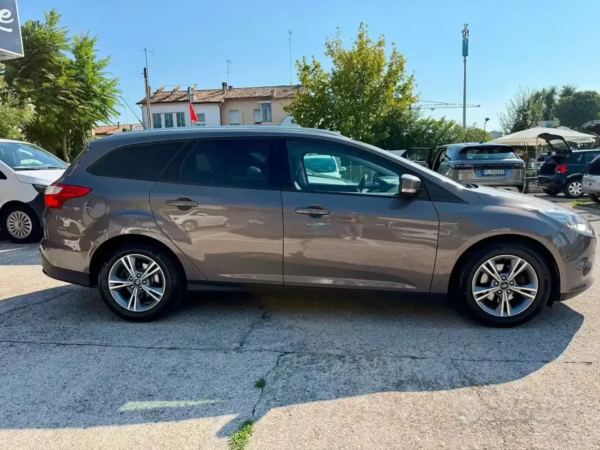 Usata Ford Focus Titanium 100 CV (73 kW) 2014 Marrone Station wagon