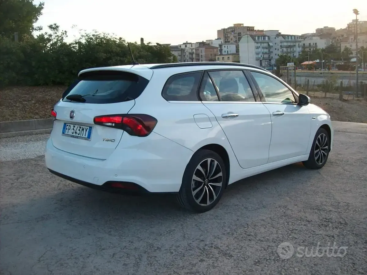Usata Fiat Tipo Lounge 120 CV (88 kW) 2018 Bianco Station wagon