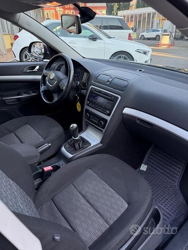 Usata Skoda Octavia Elegance 105 CV (77 kW) 2010 Nero Station wagon