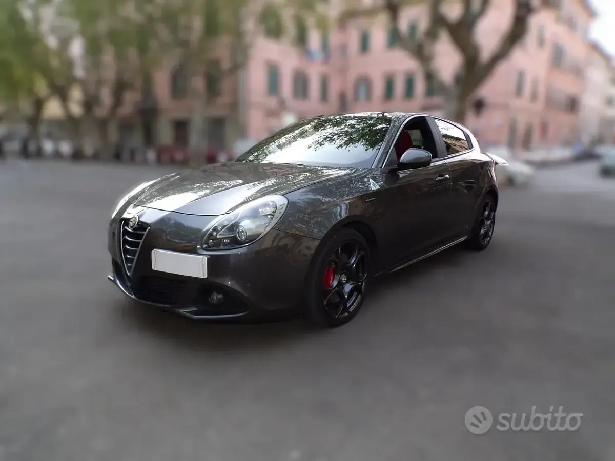Usata Alfa Romeo Giulietta Quadrifoglio Verde 241 CV (177 kW) 2015 Grigio canna di fucile Utilitaria