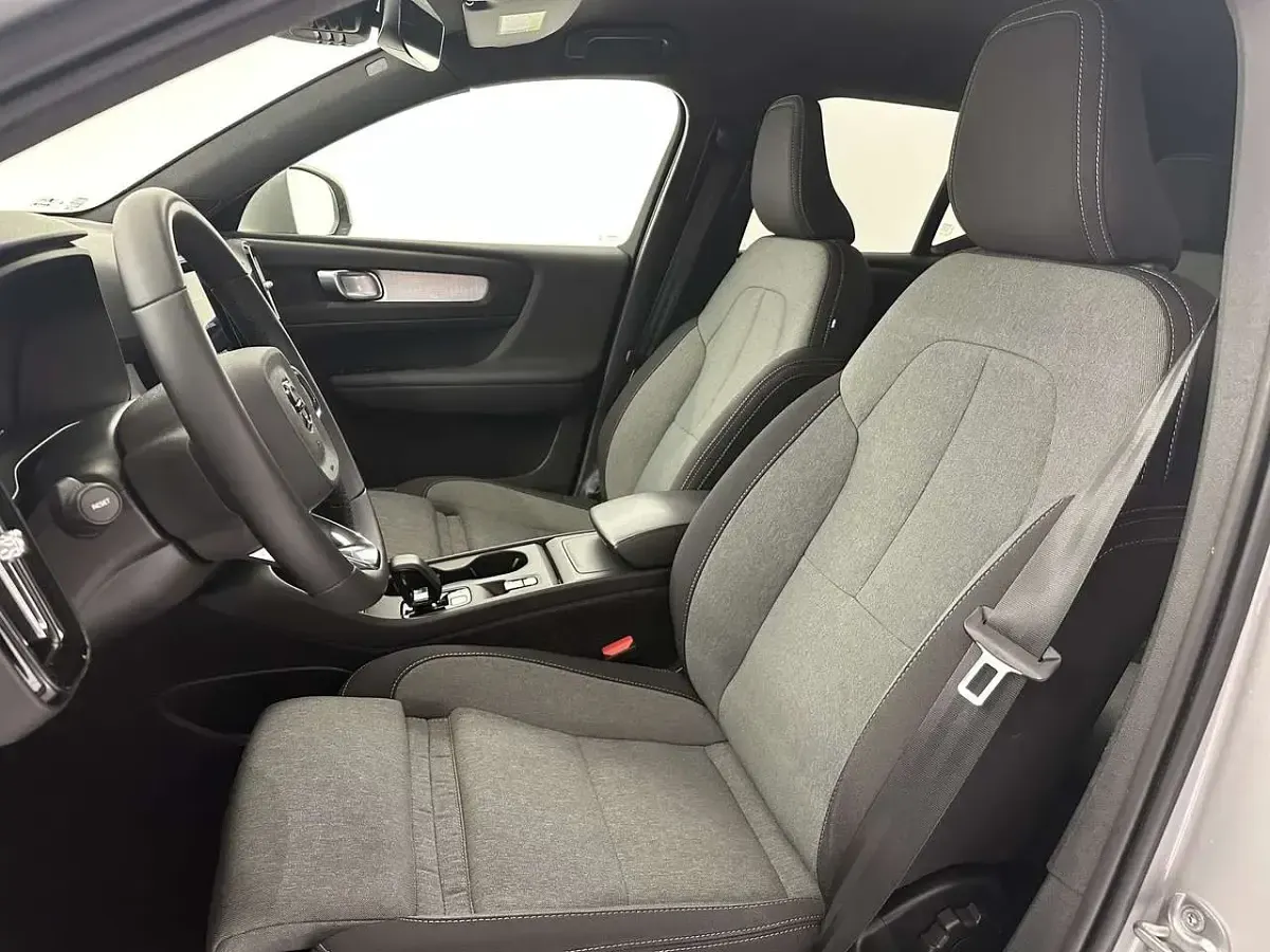 Usata Volvo XC40 Core 129 CV (94 kW) 2023 Argento SUV
