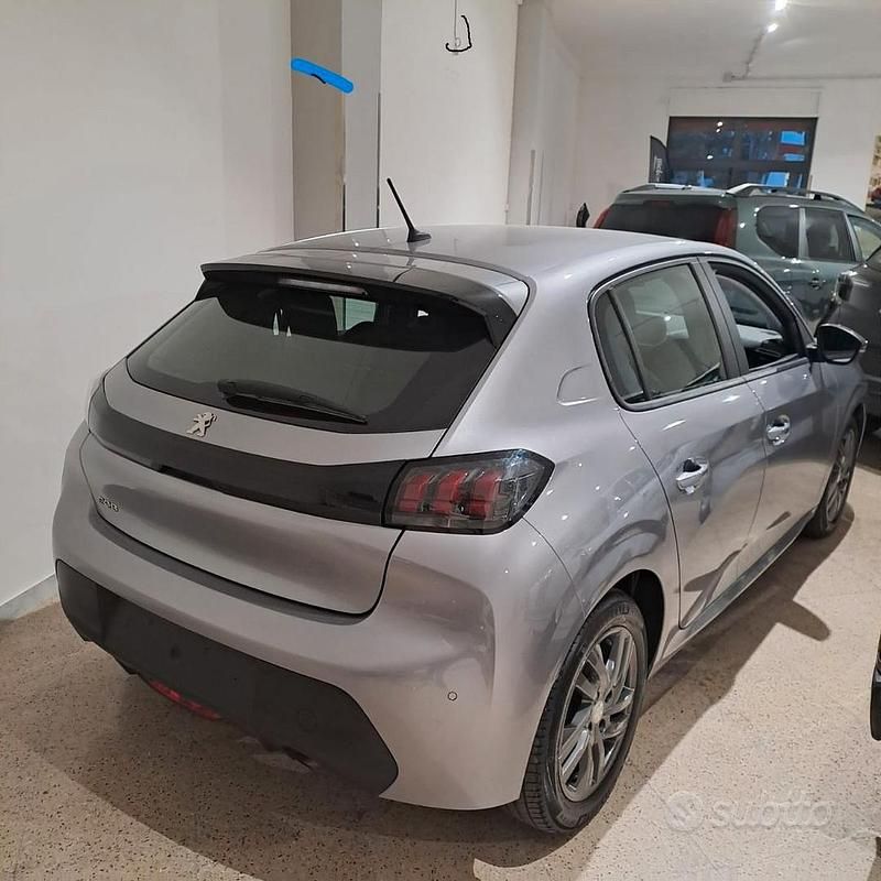 Usata Peugeot 208 Allure 75 CV (55 kW) 2022 Utilitaria