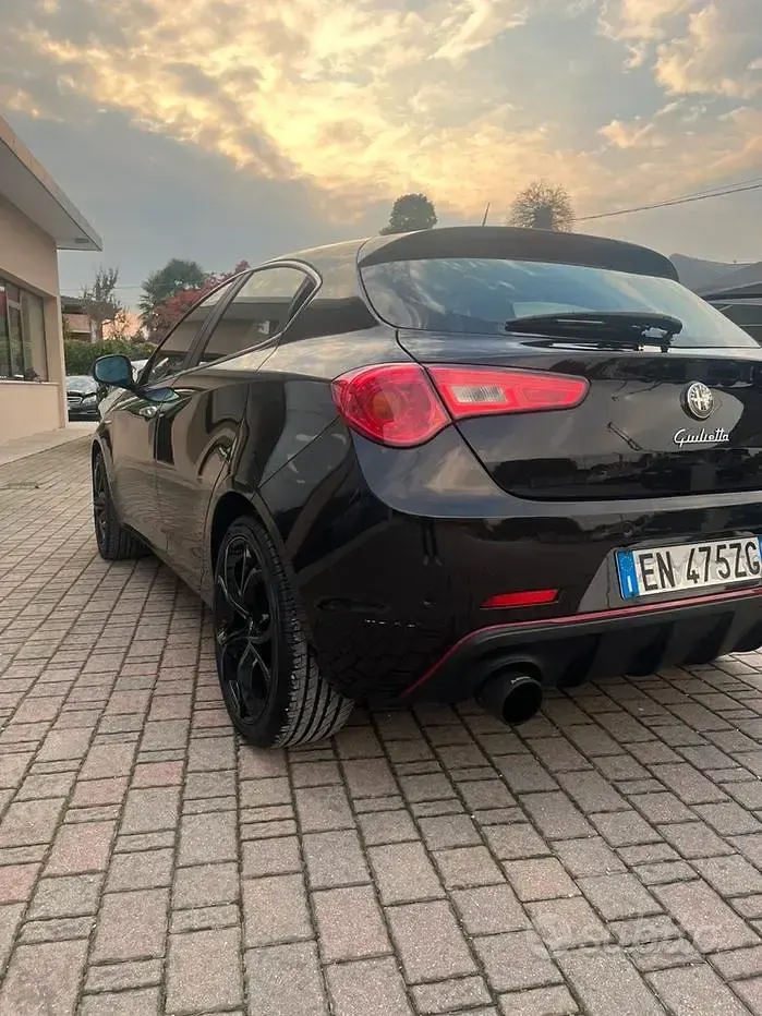 Usata Alfa Romeo Giulietta Distinctive 109 CV (80 kW) 2012 Nero Utilitaria