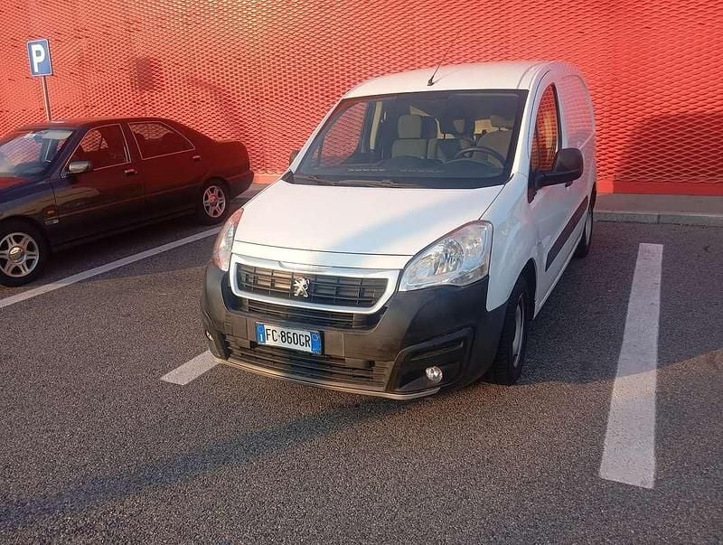 Usata Peugeot TePee Active 99 CV (72 kW) 2016 Station wagon