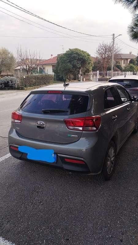Usata Kia Rio Style 101 CV (74 kW) 2020 Verde Berlina