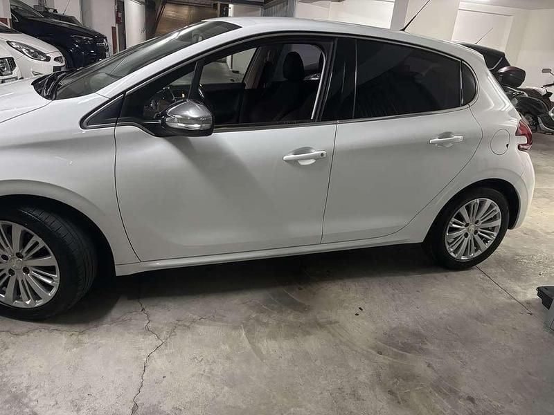 Bianco Usata 2017 Peugeot 208 Allure Due volumi | 6000 € (Super prezzo) - Immagine 1/4