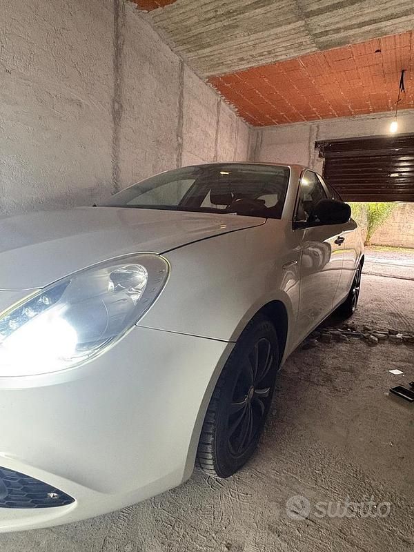 Usata Alfa Romeo Giulietta 105 CV (77 kW) 2011 Bianco Berlina