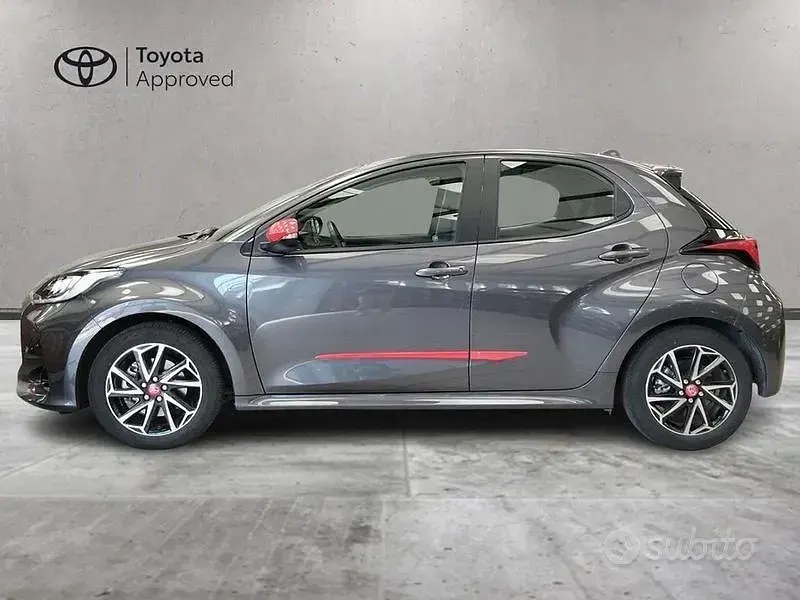 Usata Toyota Yaris Hybrid Trend 116 CV (85 kW) 2023 Grigio Berlina