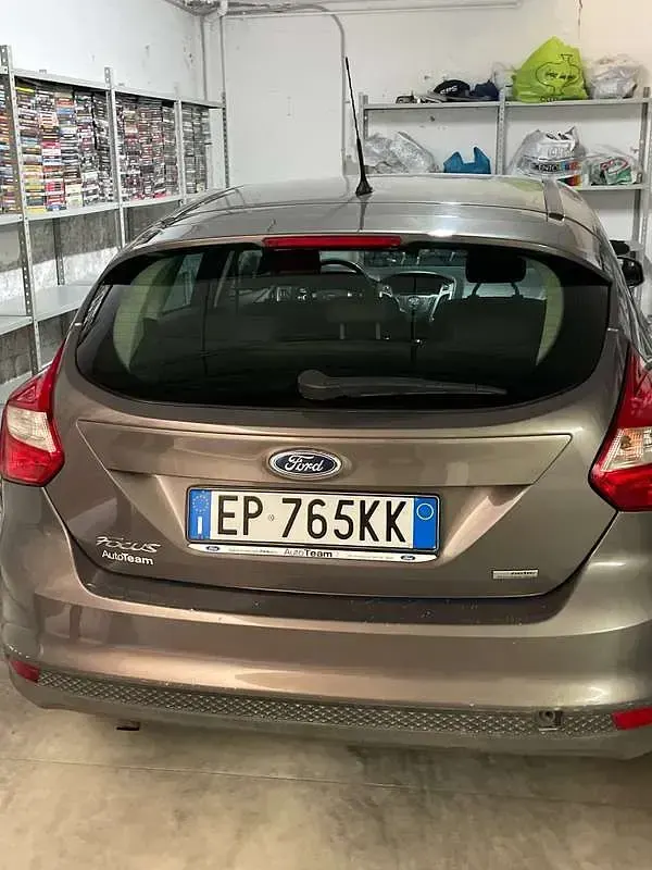 Usata Ford Focus 125 CV (91 kW) 2012 Grigio Berlina