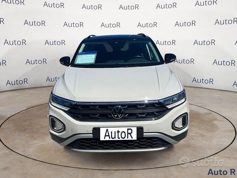 Usata VW T-Roc Life 110 CV (80 kW) 2023 Beige SUV