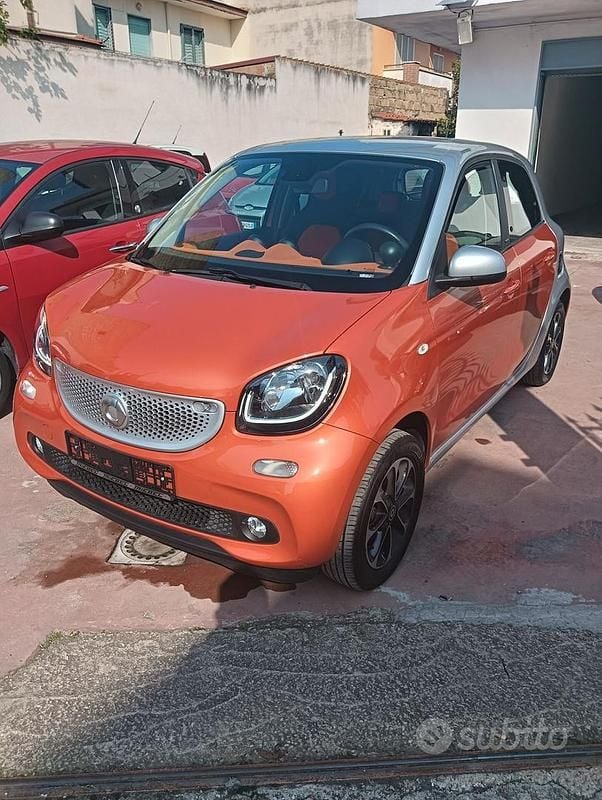 Usata Smart ForFour Basis 70 CV (51 kW) 2014 Arancione Utilitaria