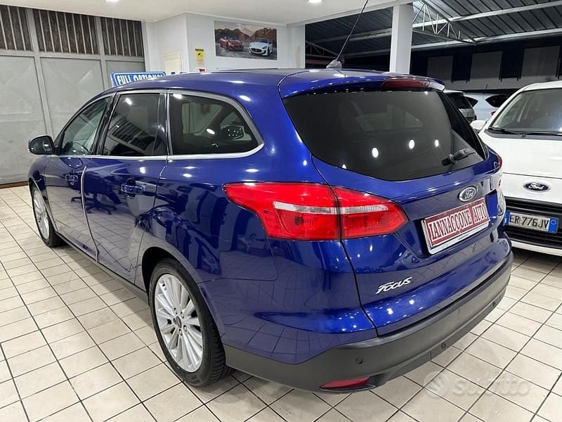 Begagnad Ford Focus Titanium 120 HK (88 kW) 2018 Blå Kombi