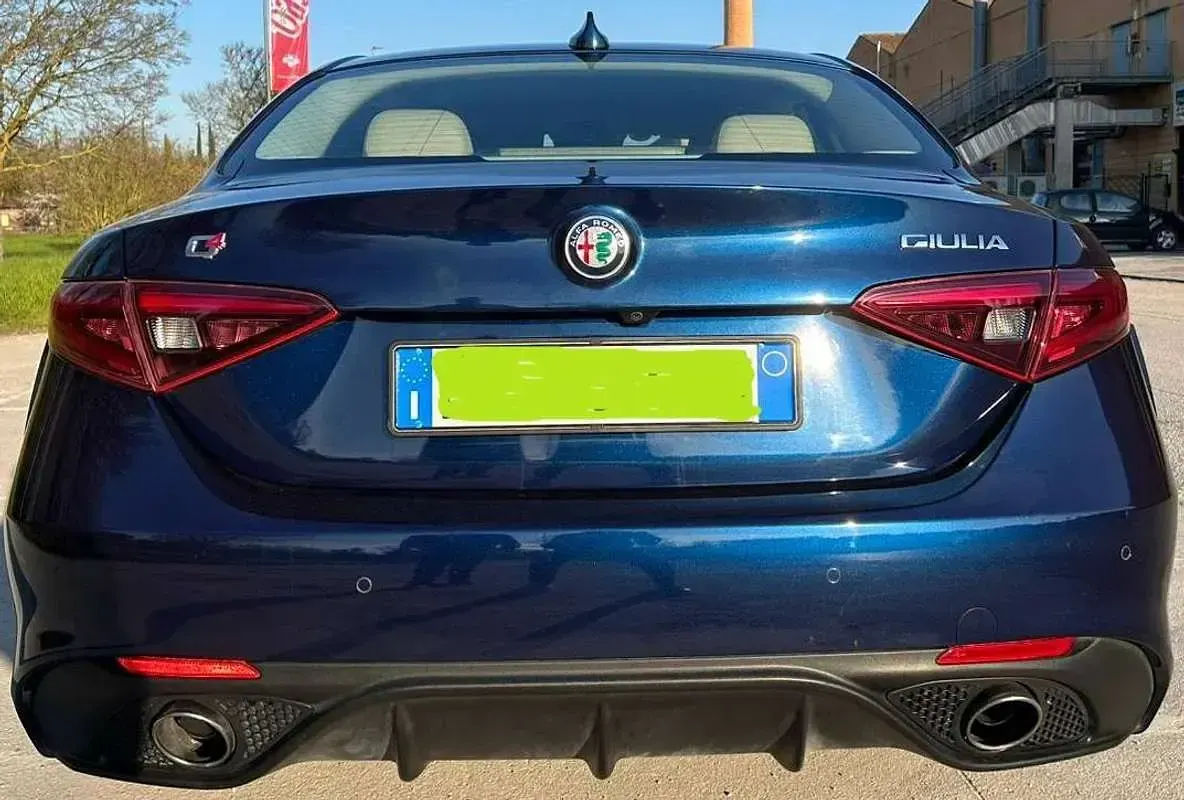Usata Alfa Romeo Giulia Veloce 211 CV (155 kW) 2017 Blu/azzurro Berlina