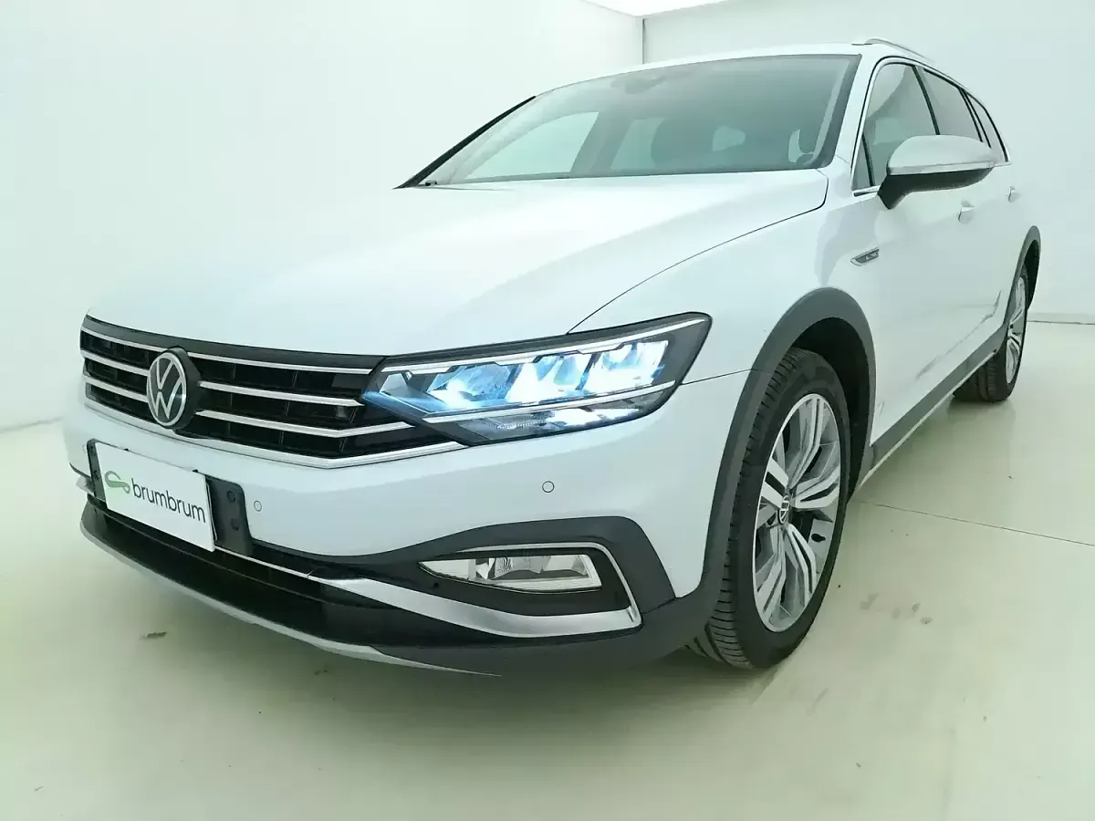 Usata VW Passat Alltrack 200 CV (147 kW) 2023 Biancobianco Station wagon