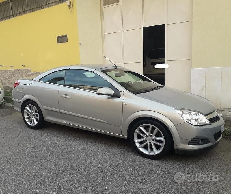 Usata Opel Astra Cabriolet 150 CV (110 kW) 2008 Grigio Cabrio
