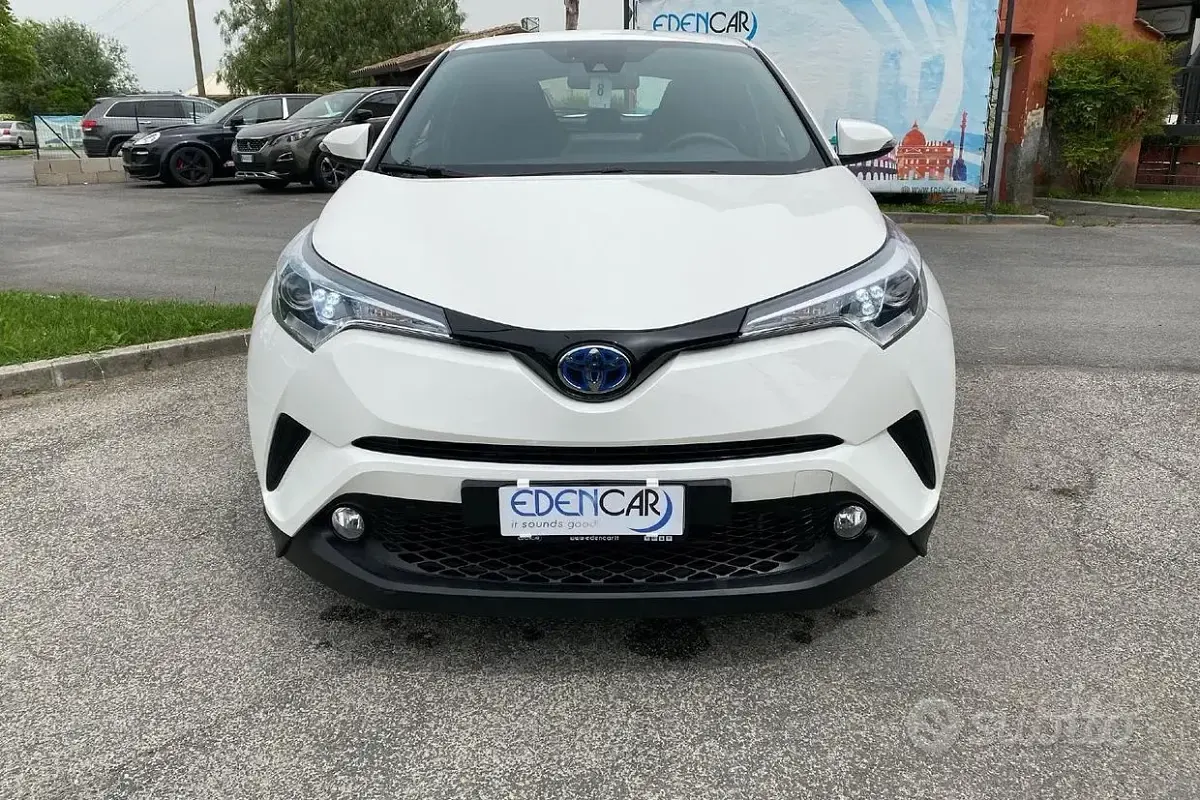 Usata Toyota C-HR Active 98 CV (72 kW) 2017 Bianco SUV