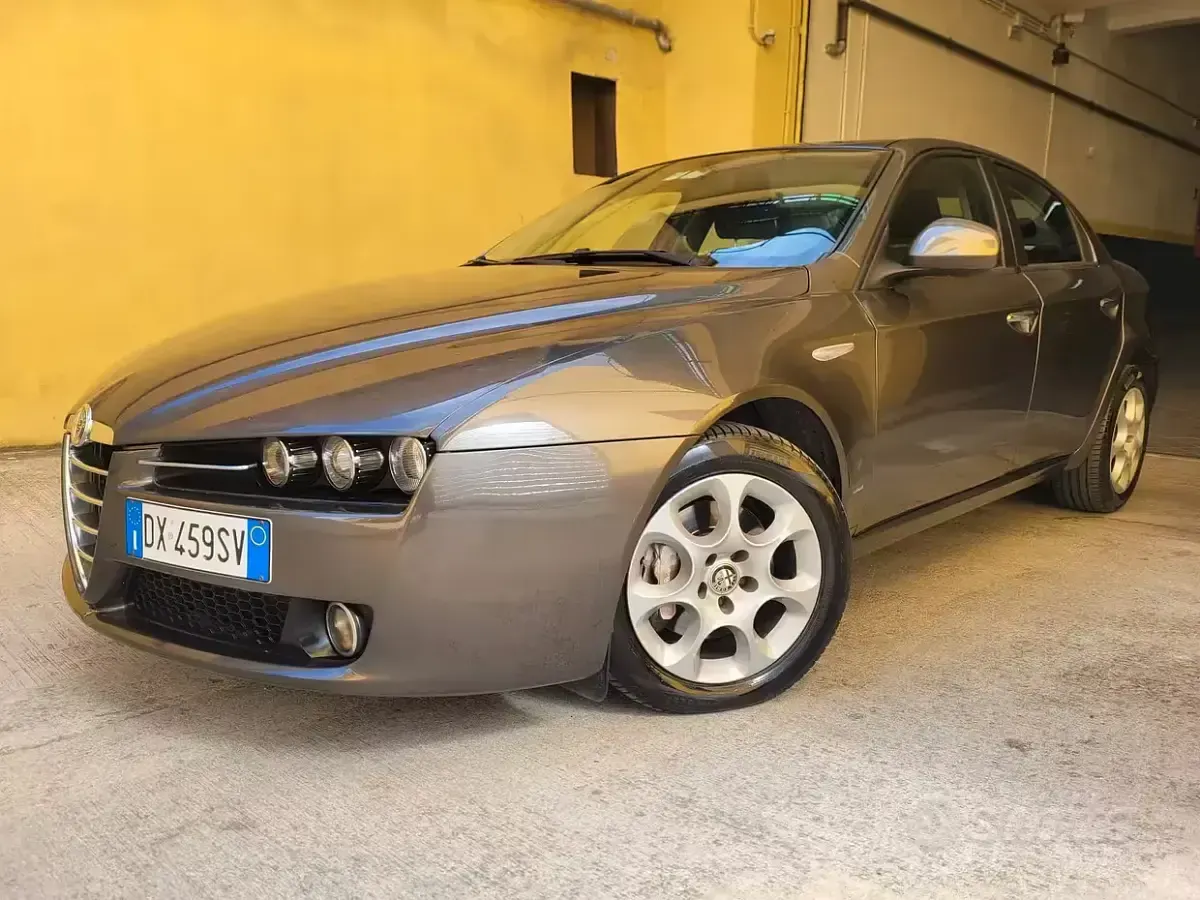 Usata Alfa Romeo 159 140 CV (102 kW) 2009 Grigio Berlina