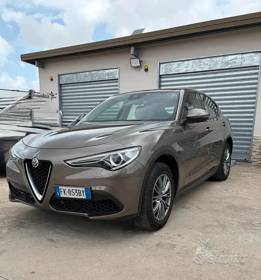 Usata Alfa Romeo Stelvio Super 201 CV (147 kW) 2017 Marrone SUV