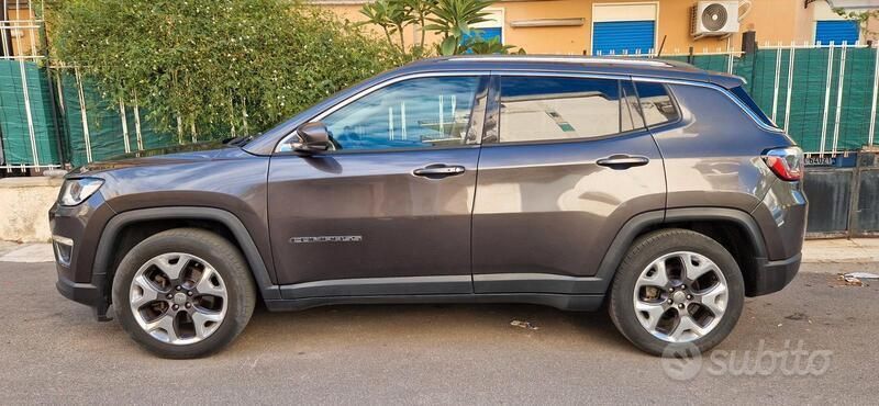 Grigio Usata 2020 Jeep Compass SUV | 18.990 € (Buon prezzo) - Immagine 1/4