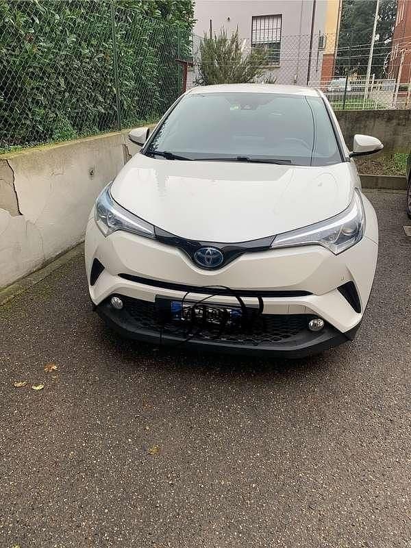 Usata Toyota C-HR Lounge 98 CV (72 kW) 2017 SUV