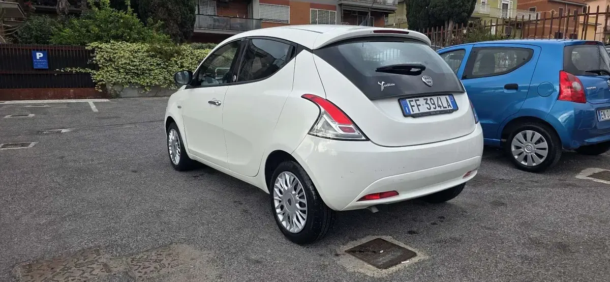 Usata Lancia Ypsilon Gold 69 CV (50 kW) 2016 Beige Utilitaria