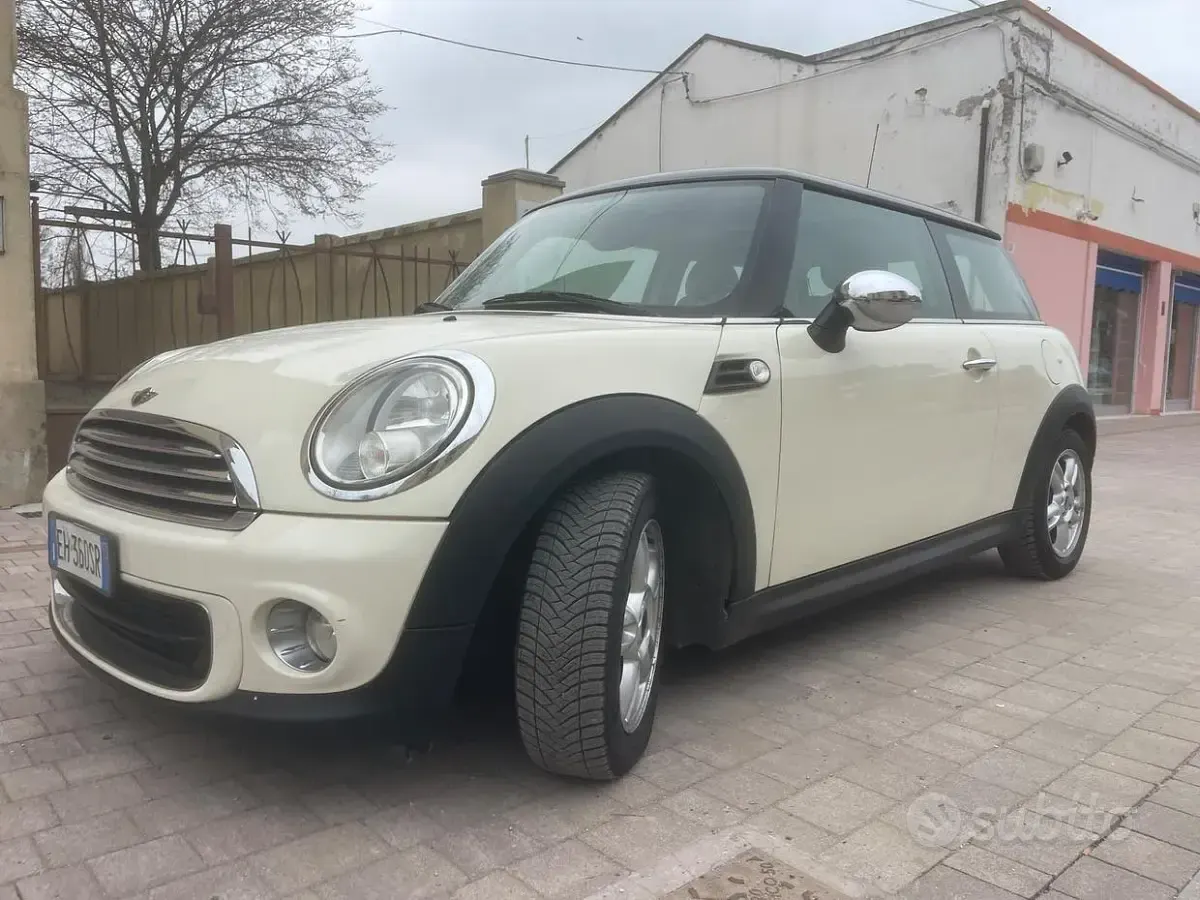 Usata Mini ONE 75 CV (55 kW) 2011 Beige Utilitaria