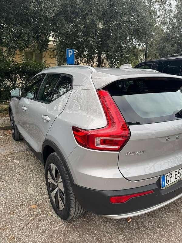 Usata Volvo XC40 Core 129 CV (94 kW) 2023 Argento SUV