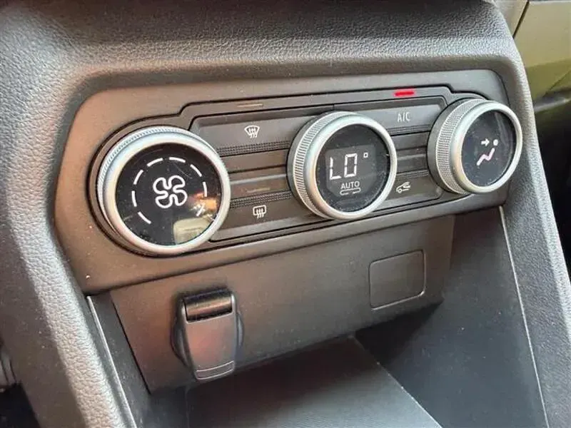 Usata Dacia Sandero Expression 91 CV (66 kW) 2023 Verde scuro Berlina