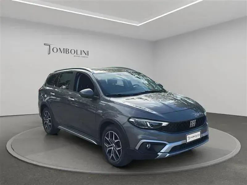 Usata Fiat Tipo Cross 130 CV (95 kW) 2022 Grigio scuro Station wagon