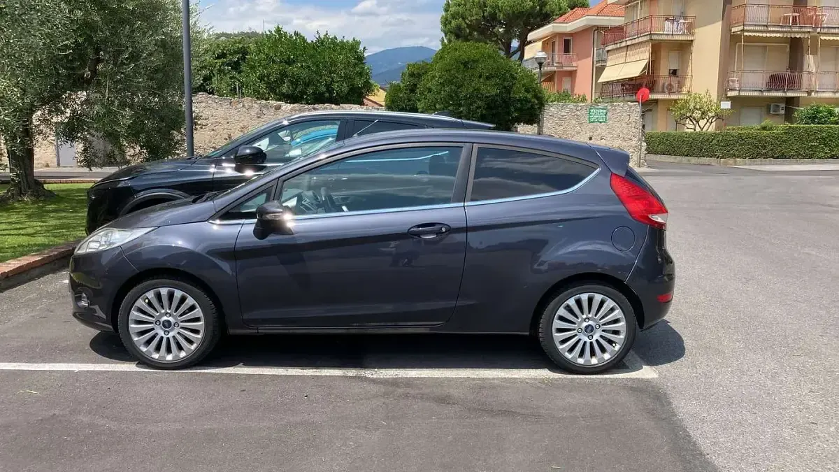 Usata Ford Fiesta Titanium 68 CV (50 kW) 2009 Berlina